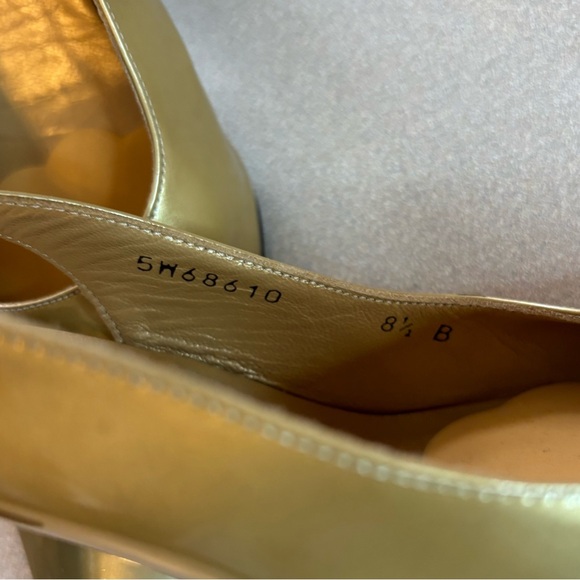 Stuart Weitzman Gold Patent Square Toe Sling Back - Picture 3 of 7